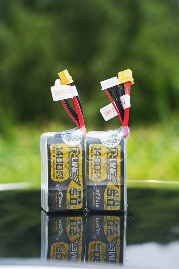 Tattu R-Line 5.0 1480mAh 6S 22.2V 150C  Tattu R-Line 5.0 1480mAh 6S 22.2V 150C